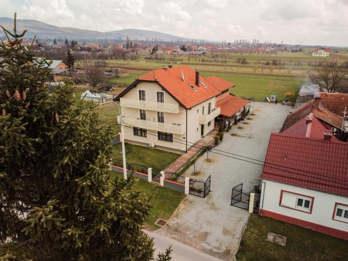 Hotel Kuca Za Odmor Vallirea Kaptol Exterior foto